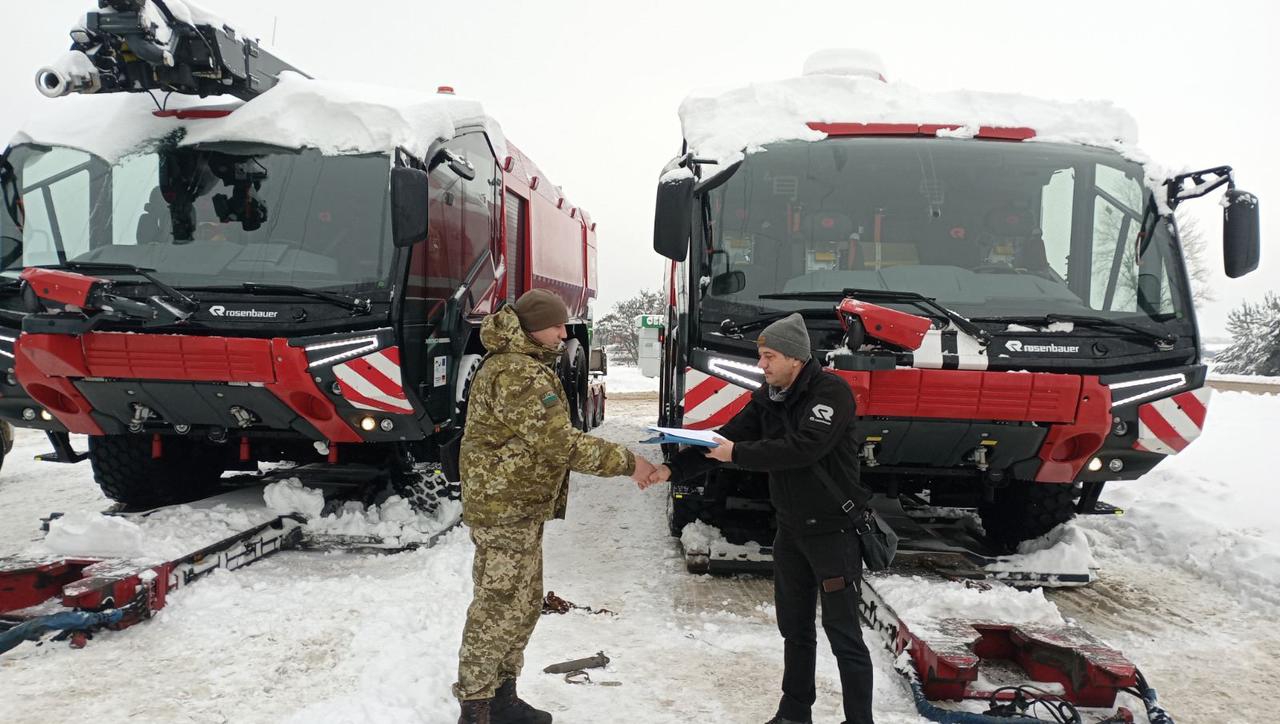 Ukraine received two Rosenbauer PANTHER airfield fire fighting vehicles from Germany to strengthen departmental fire protection.