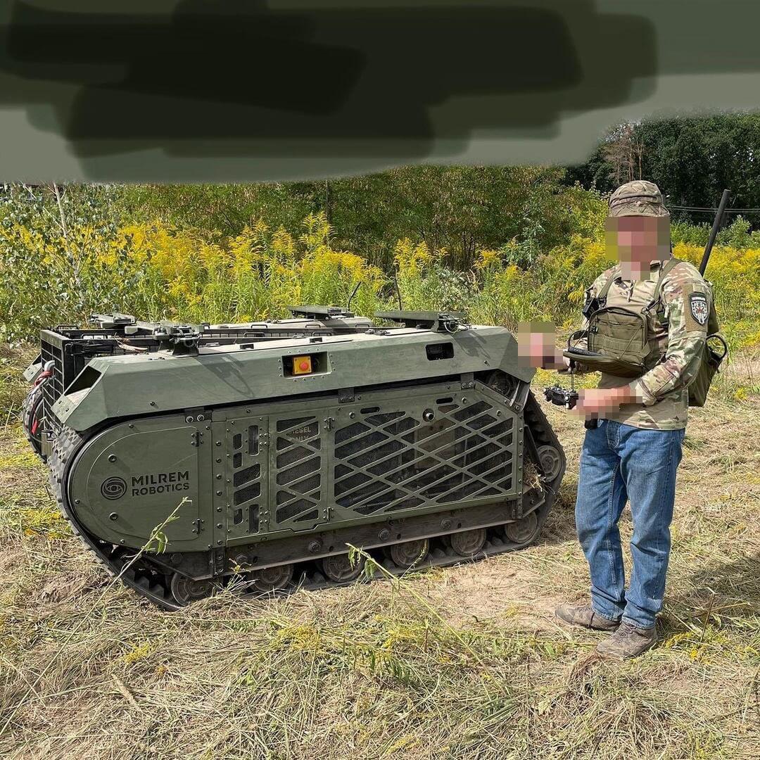 A THeMIS UGV in service with the AFU. As of 27th of July 2023, Germany delivered 14 of these to Ukraine in two different variants. 7 for CASEVAC and 7 as route clearance configuration, with payloads from French defense manufacturer CNIM Systèmes Industrie